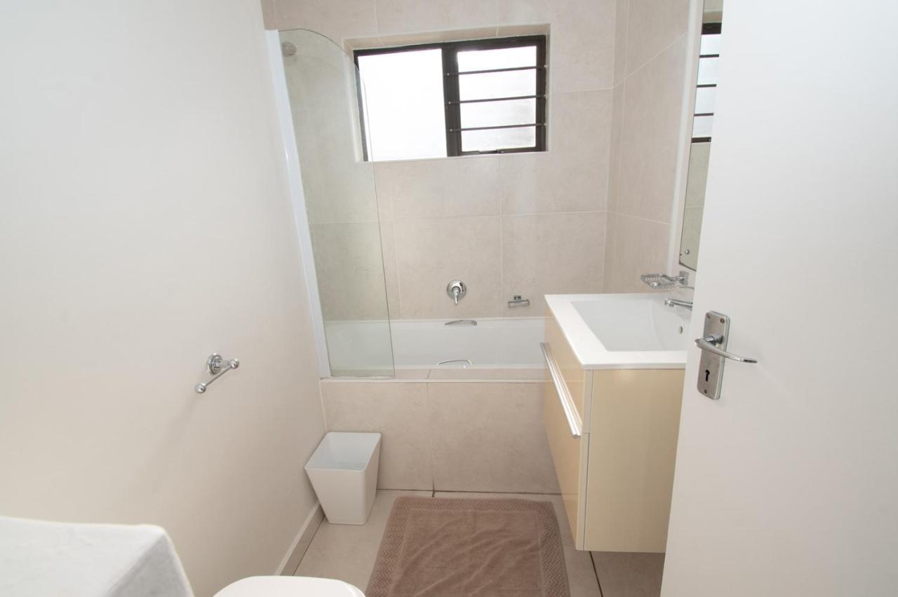 7 The Shades Umhlanga Rocks Apartment เดอร์บัน ภายนอก รูปภาพ