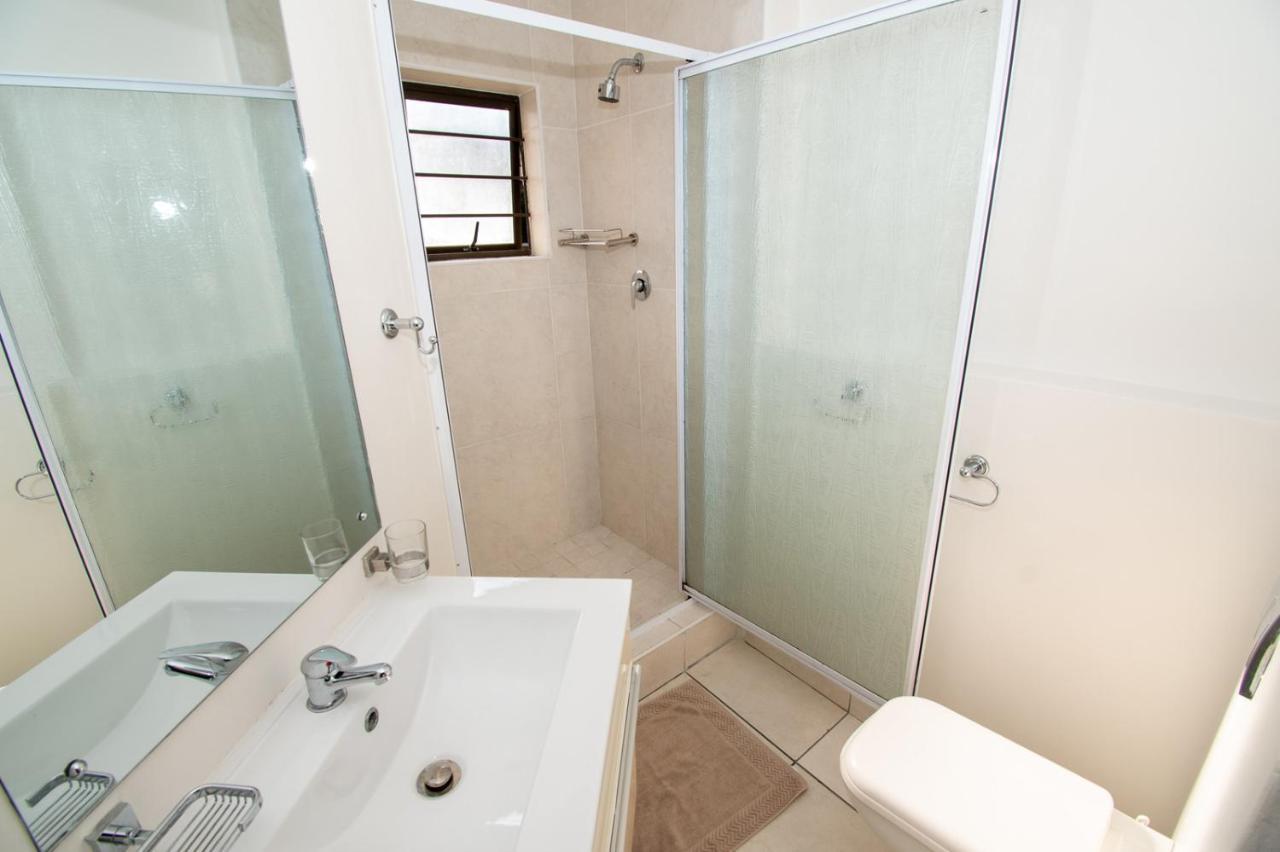 7 The Shades Umhlanga Rocks Apartment เดอร์บัน ภายนอก รูปภาพ